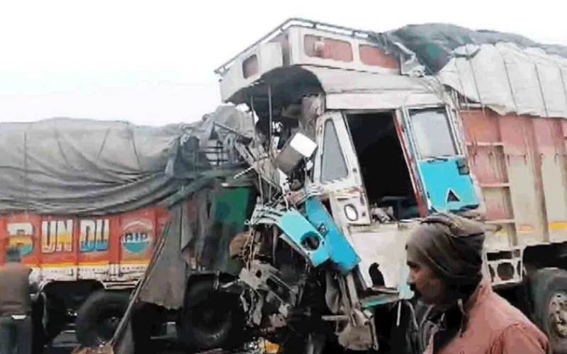  اترپردیش: لکھنؤ۔وارانسی ہائی وے پر متعدد گاڑیوں کا تصادم۔ دو ہلاک 16 زخمی